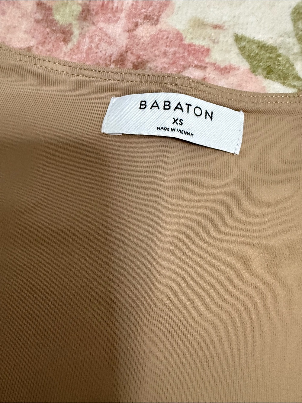 Aritzia Long Sleeve V-Neck Blouse Like New - Picture 4 of 8